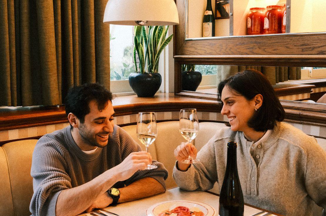 Emre ve Defne Kasrat, Gusina.