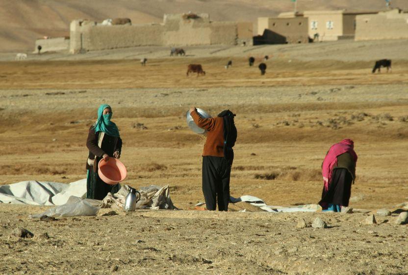 kadinin-elleri-topragi-hic-birakmadi