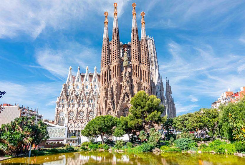 sagrada-familia-ikilemi-yarim-kalmis-bir-mimari-eser