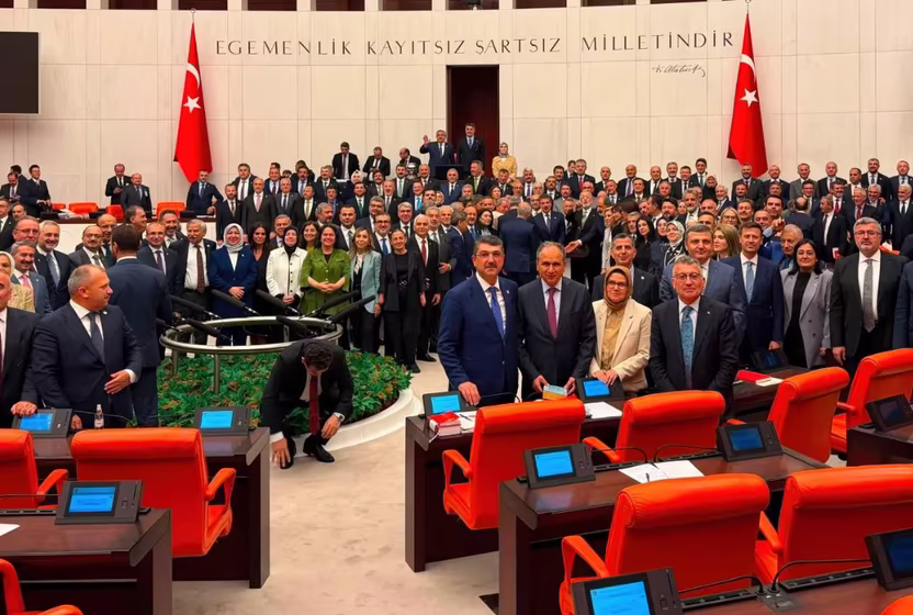Siyasetin sonbahar gündemi yeniden anayasa ve 'çerçeve'